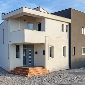 apartments-peti.pula-hotels.org/
